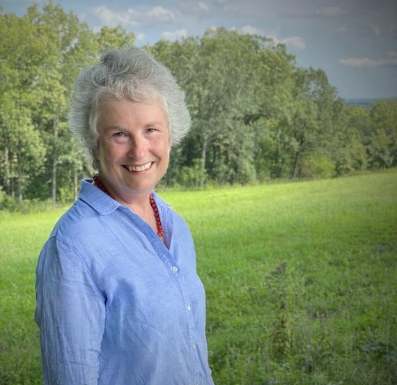 Elaine Long Calm Honest Comforting Headshot Elaine Long Calm Honest Comforting Headshot